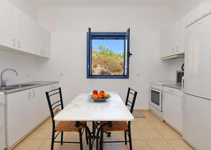 Stunning In Ampela, Syros