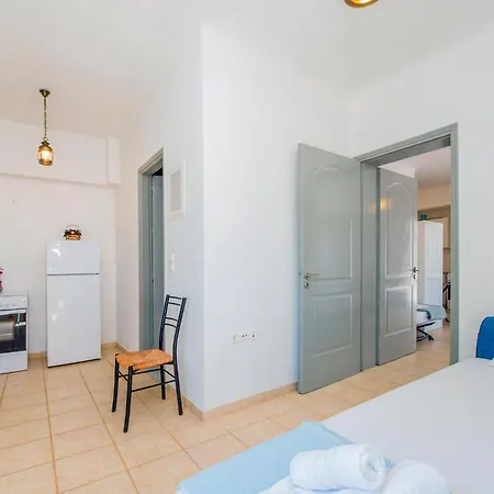 펜션 Stunning In Ampela, Syros
