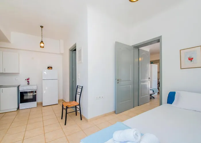 Semesterbostad Stunning In Ampela, Syros