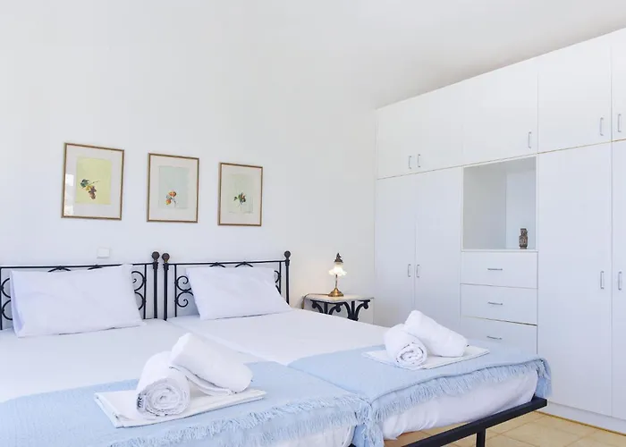 Stunning In Ampela, Syros Mégas Yialós-Nítes